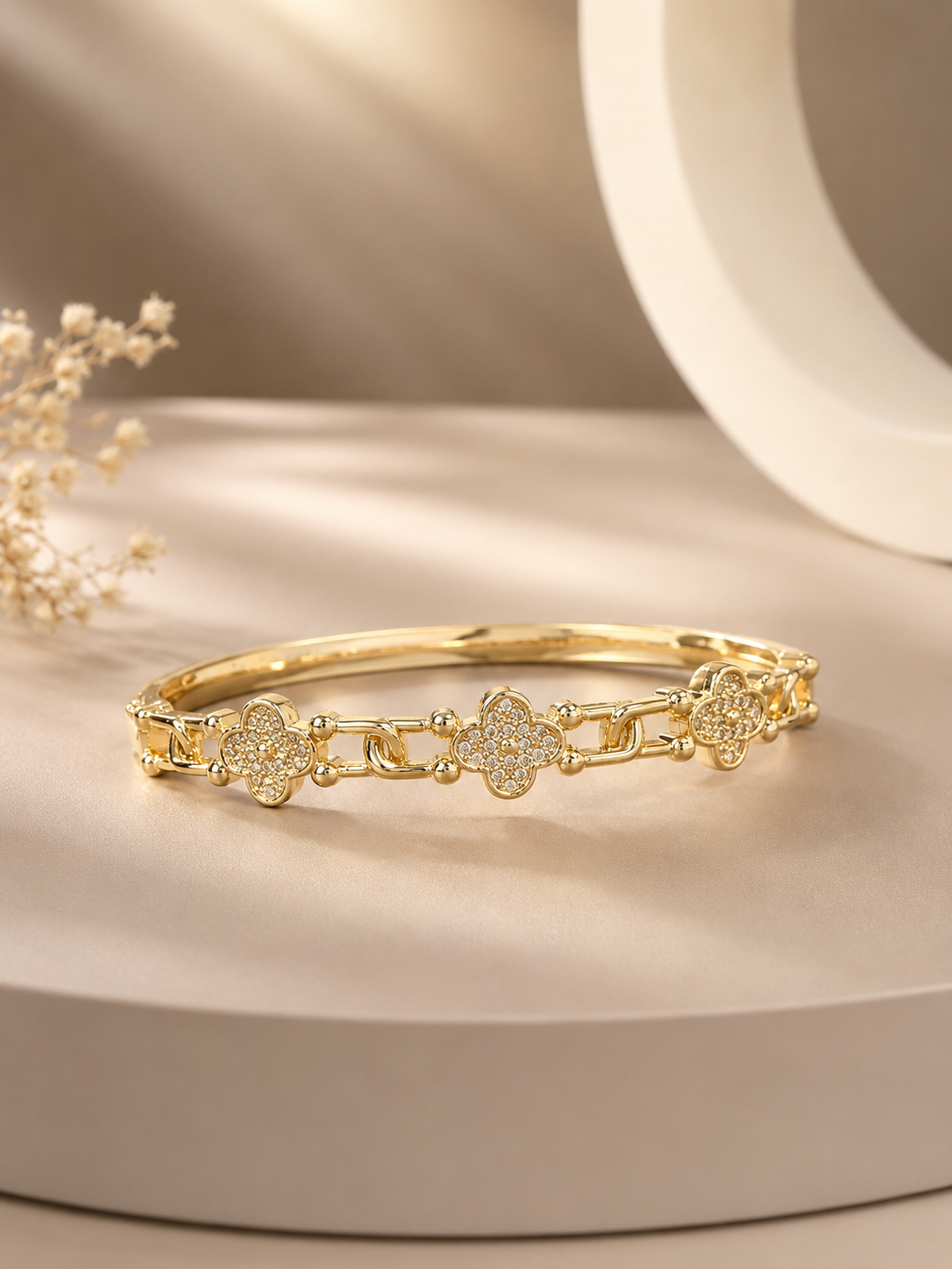 Ava Clover Bangle